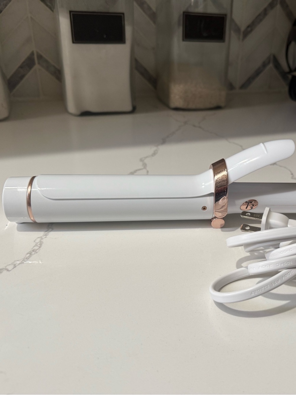 T3 single pass 1.5in White and Rose Gold Curling Iron